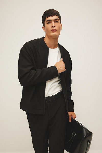 DeFacto Relax-Fit-Bomberjacke mit College-Kragen – gefüttert und mit Reißverschluss, saisonal, leichte Jacke B2272ax23au