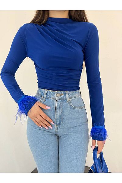 Butik Beyza Bluză cu mâneci adunate cu detaliu pene