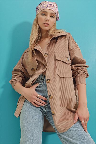 Trend Alaçatı Stili Beiges Oversize-Jackenhemd aus Samt-Baumwolle mit zwei Taschen für Damen ALC-690-001