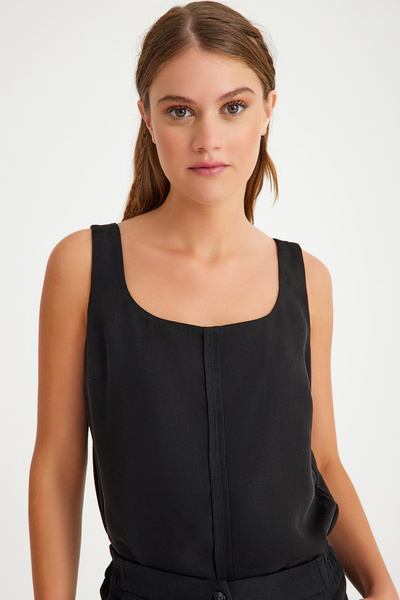 Just Like You Siyah Kare Yaka Askılı Bluz