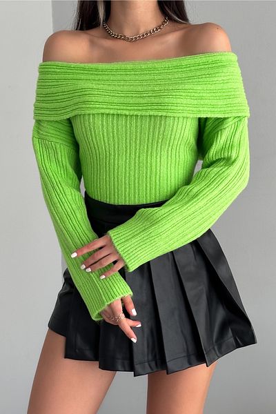 FEMELLE Women's Scoop Neck Ribbed Sweater