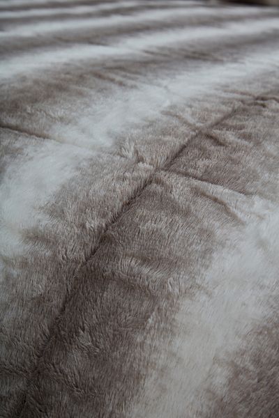 Evlen Home Collection Διπλό (Πλάγια) Γούνινο πάπλωμα Personality Γεμισμένο βελούδινο μαλακό κάλυμμα κρεβατιού Wellsoft Σετ 1 τεμαχίου Mendy Beige