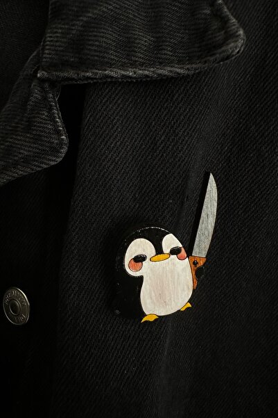 gokmentoy Bıçaklı Penguen Ahşap El Boyaması Broş