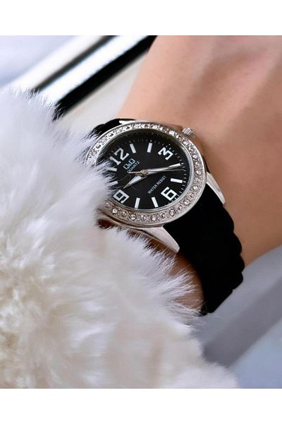 Q&Q Women's Plastic Cord Wristwatch