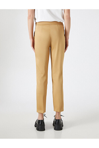 Koton Basic-Hose mit normaler Taille