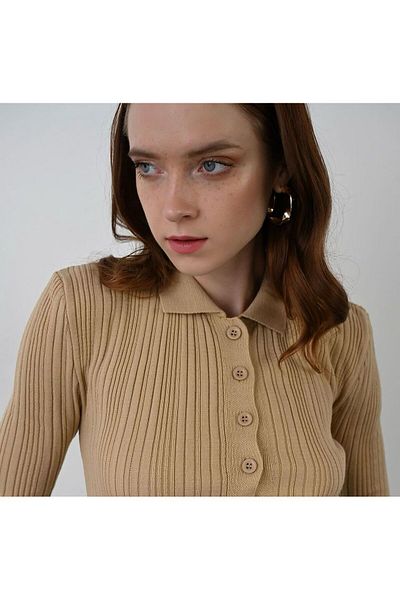 Laluvia Geknöpfter Rollkragenpullover aus Honigschaumstoff