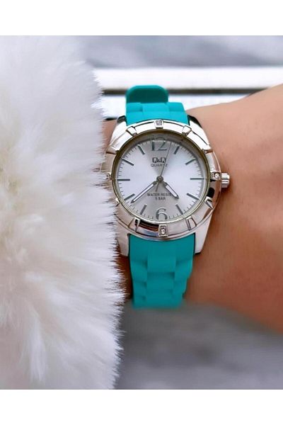 Q&Q  Women's Plastic Cord Wristwatch