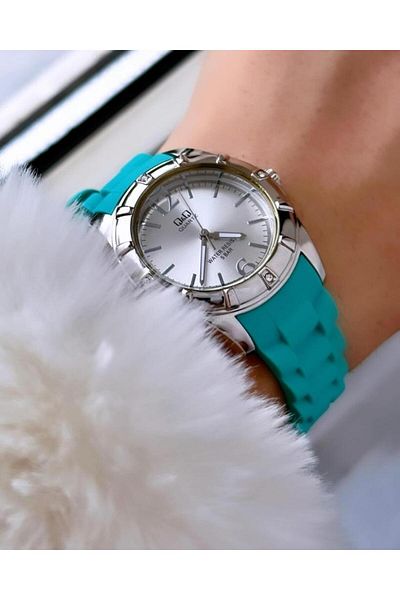 Q&Q  Women's Plastic Cord Wristwatch
