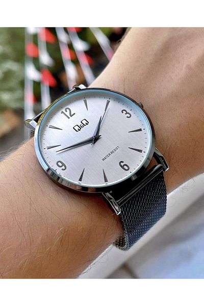 Q&Q Men's Wicker Cord Wristwatch