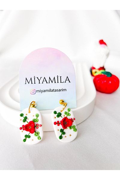TREND Mini Flower Leaf Detailed White Polymer Earrings with Gold Attachment