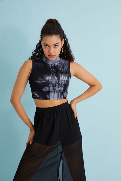 Bukamiss Crop de damă negru cu vopsea cravată cu model