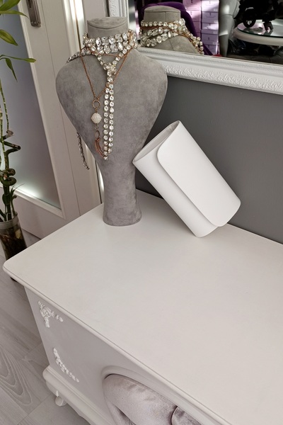 LA CALZATURE Γυναικεία τσάντα βραδινό φόρεμα με λευκό δερμάτινο κάλυμμα οβάλ κοπής