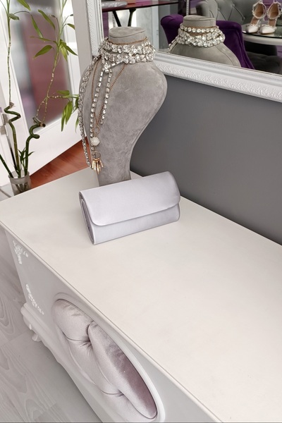 LA CALZATURE Ασημί Σατέν Οβάλ Κομμένο Κάλυμμα Βραδινό Φόρεμα Γυναικεία Τσάντα