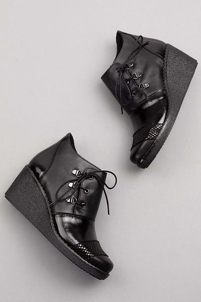 Gondol Women's Genuine Leather Shiny Patent Leather Detailed Comfortable Boots Ell.7141