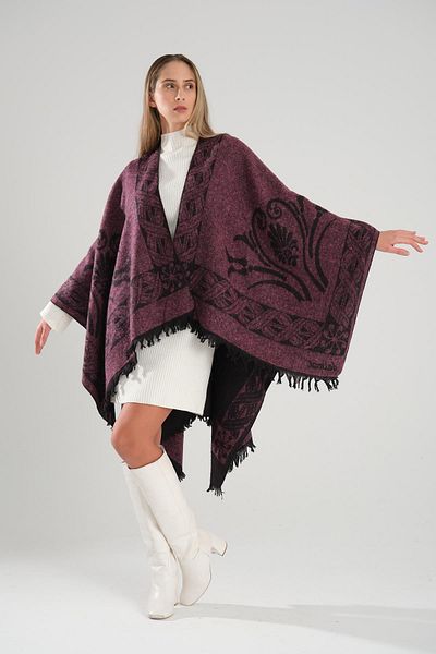 Deafox Rosa, 140 x 160 cm, Poncho mit Quastendetail und eigenem Muster
