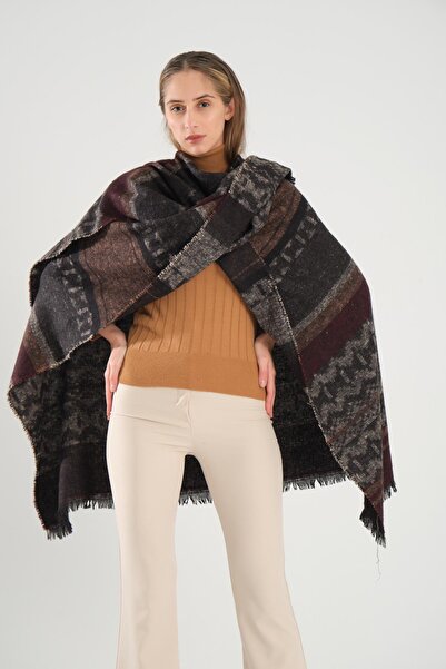 Deafox Claret Red 140x160 cm Detail střapce s vlastním vzorem pončo