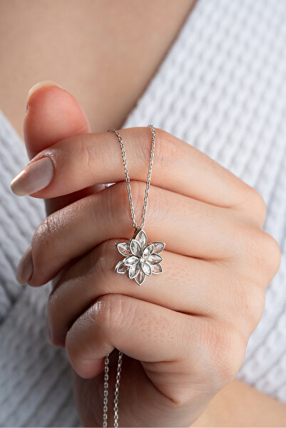 Silvano Jewelry 925 Ayar Gümüş Beyaz Taşlı Lotus Kolye