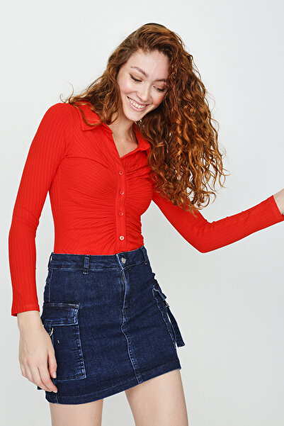 Select Moda Body de damă roșu cu snur detaliat în față și cu snap în partea inferioară