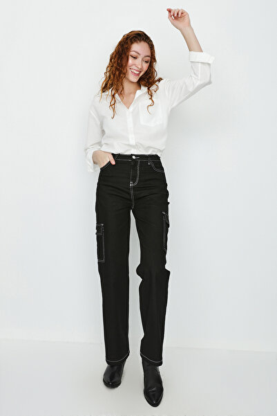 Select Moda Pantaloni cargo negri cu cusături contrastante de damă