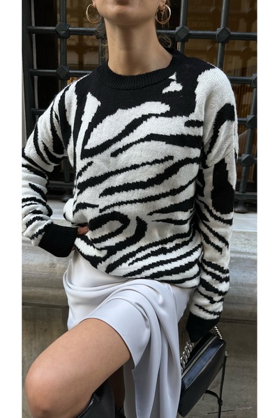 Laluvia Black-ecru Zebra Pattern Jacquard Sweater