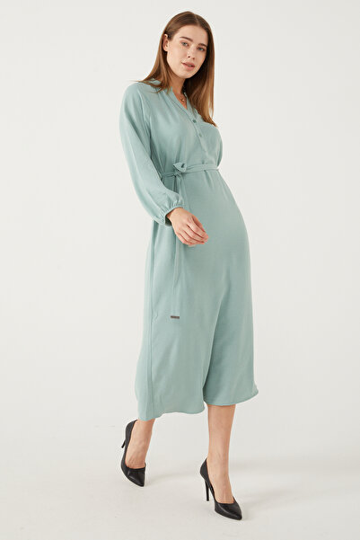 PAULMARK Nádherné midi šaty s límcem