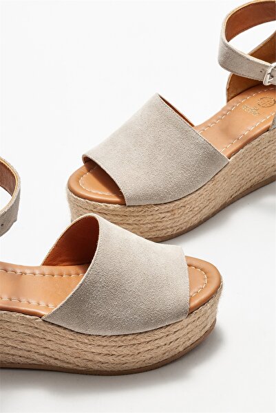 Elle Shoes Bej Deri Kadın Dolgu Topuklu Sandalet