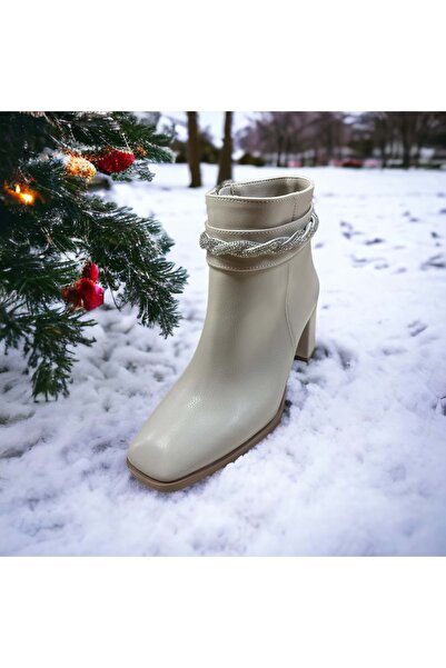 New Optimal Kadın Topuklu Bot Küt Burun Taş Şerit Detaylı KREM
