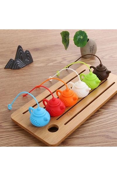 IRIS Tea Strainer with Teapot Design