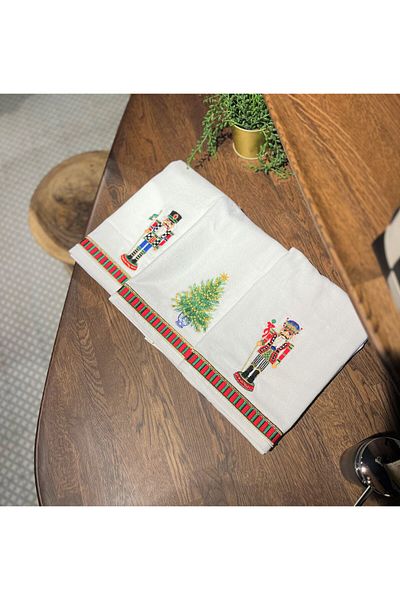 ge living New Year's Series Nutcracker and Christmas Tree Themed Towel Set (3 Pieces)