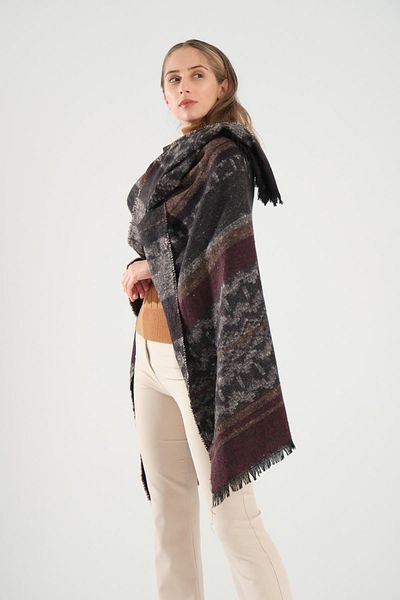 Deafox Weinroter Poncho mit Muster und Quastendetail, 140 x 160 cm