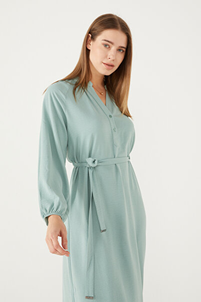 PAULMARK Nádherné midi šaty s límcem