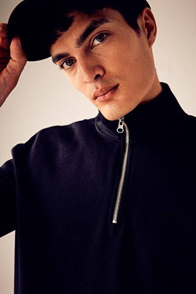 DeFacto Comfort Regular Fit Rahat Kalıp Fermuarlı Dik Yaka Basic Düz Sweatshirt X7405az23au