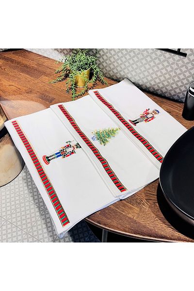 ge living New Year's Series Nutcracker and Christmas Tree Themed Towel Set (3 Pieces)