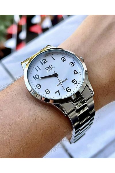 Q&Q Men's Metal Band Wristwatch