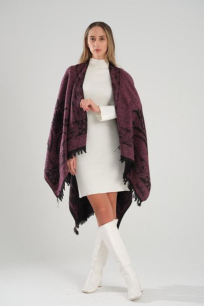 Deafox Rosa, 140 x 160 cm, Poncho mit Quastendetail und eigenem Muster