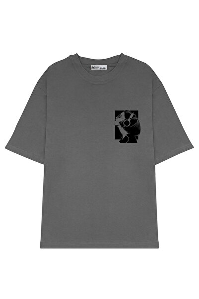 GreenMint فتاة تحلم كبيرة الحجم للجنسين مع نظارات شمسية تستمع إلى الموسيقى مع...