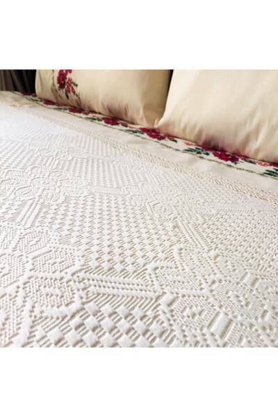 Yavuz Tekstil Çift Kişilik Kanaviçe Işlemeli Pike Takımı-bordo