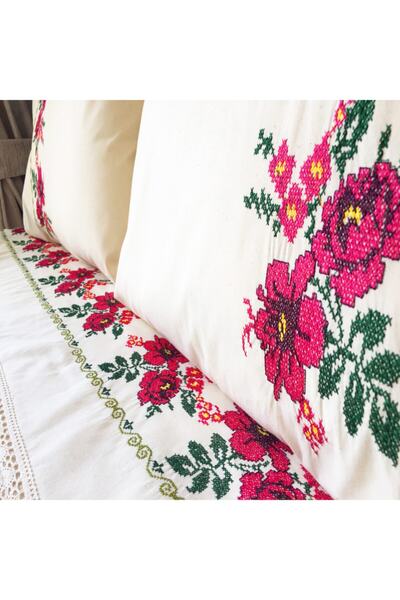 Yavuz Tekstil Çift Kişilik Kanaviçe Işlemeli Pike Takımı-bordo