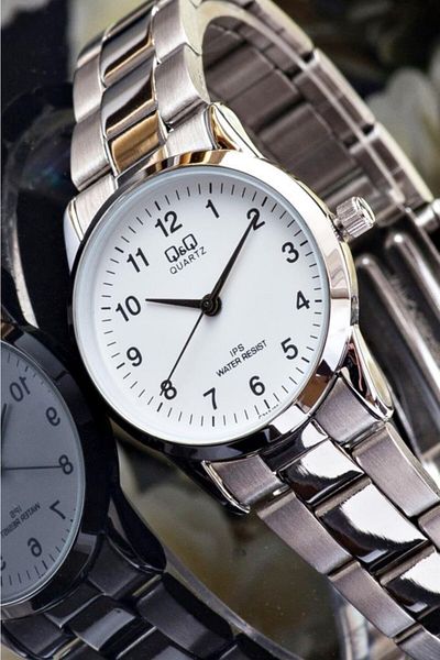 Q&Q Metal Cord And Case Wristwatch