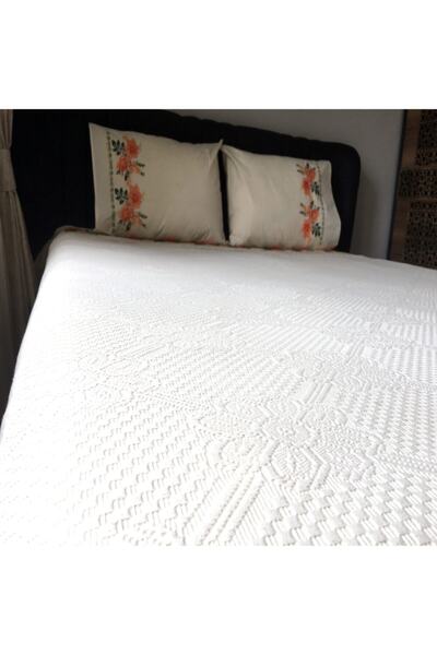 Yavuz Tekstil Çift Kişilik Kanaviçe Işlemeli Pike Takımı
