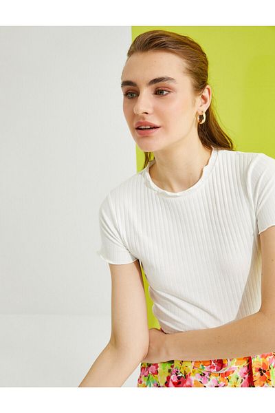Koton Dámské triko Ecru Crop Crew Neck