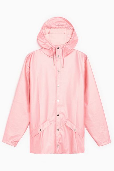 Rains Die wasserdichte Jacke ist aus dem charakteristischen PU-Stoff von Rains geschnitten und verfügt über ultraschallverschweißte Nähte