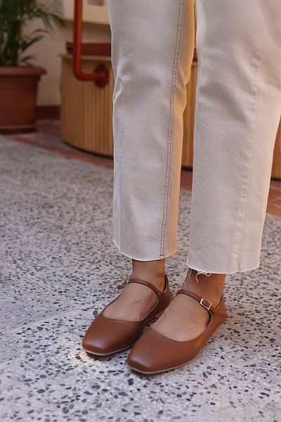 LAMİNTA Vernis Tan Buckle Detailed Women's Ballerinas
