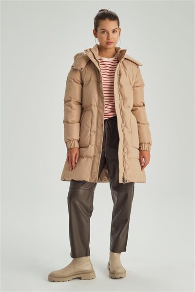 Womania 18287 Mont Toronto