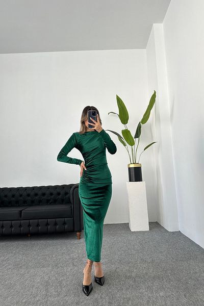 bymaestro woman Γυναικείο βελούδινο φόρεμα με πράσινο ασύμμετρο γιακά