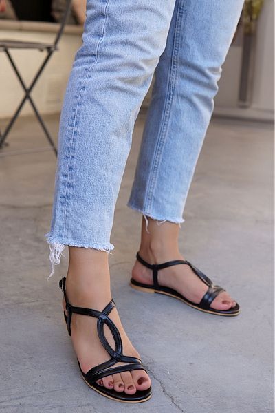 LAMİNTA Elvan Black Stripe Cross Detailed Women's Sandals