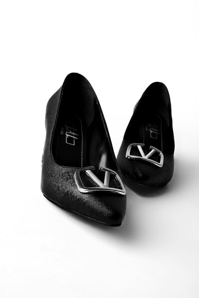 Lal Shoes & Bags Women's Heeled Shoes with Metal V Detail-black