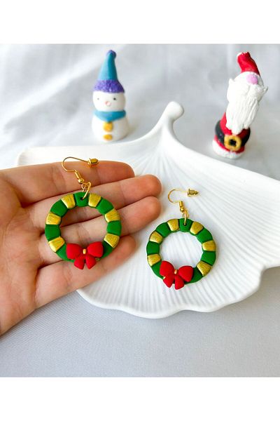 TREND Christmas Wreath Red Bow Gold Detailed Christmas Earrings