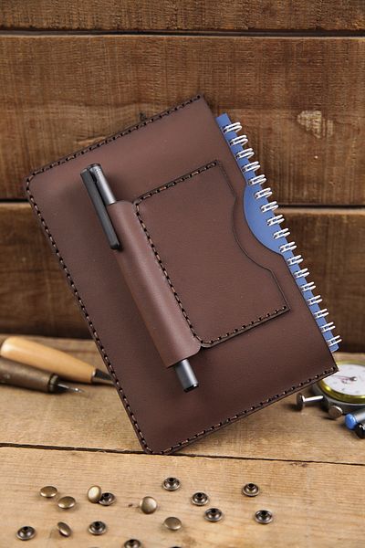 New Coast Leather 1900's Ръчно изработен калъф за тефтер A6 от естествена кожа
