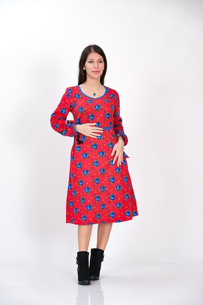 İna Rochie de iarnă din flanel Divitin, cu mâneci, cu mărgele, cu flori albastre, pe fundal roșu